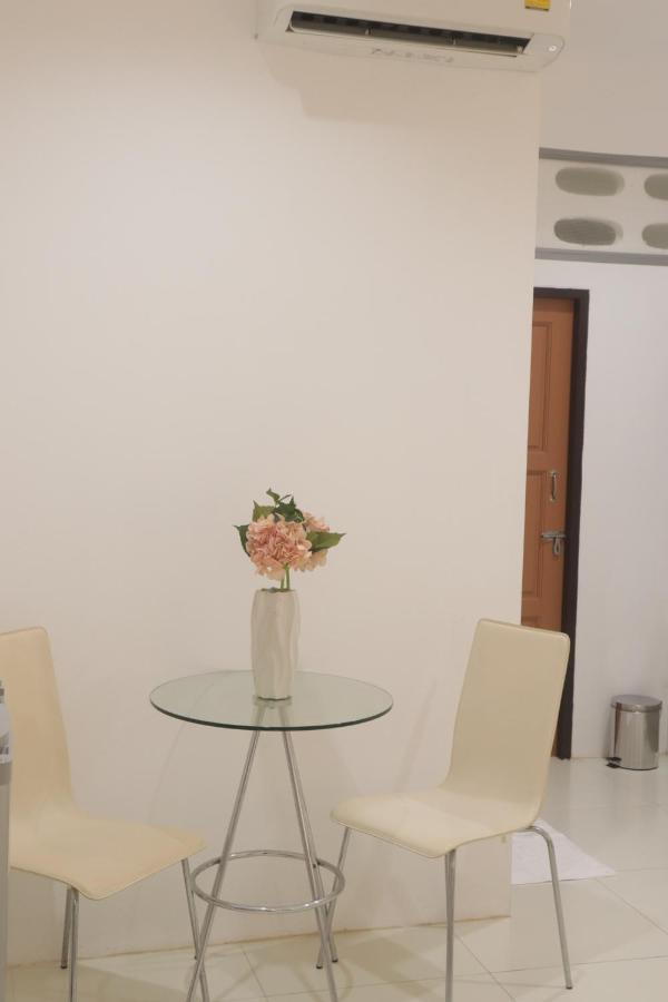 ตะวันแมนชั่น Apartment Ban Na Khua Exterior foto