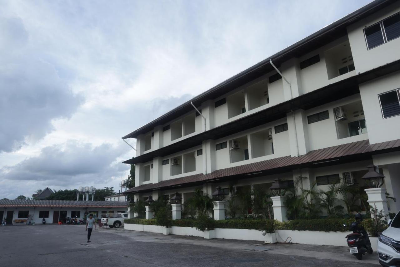 ตะวันแมนชั่น Apartment Ban Na Khua Exterior foto